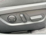 電動シートで楽に細かく調整することができます!