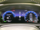 視認性の高いメーター類は、運転に必要な情報をひと目で確認でき、スタイリッシュな印象を与えます。運転に集中できます。