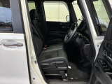 シートは厚めのクッションですのでゆったり座れますよ。