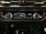 オートエアコンは左右席で独立温度コントロールが可能です。運転席はキンキンに冷やして助手席はマイルドにと言った設定が可能です☆暑さ寒さでケンカすることもなくなりますね♪