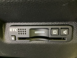 ハンドルの右下にETCがついています。高速道路の料金所の通過も楽々です!。カードの取り出しもしやすい場所についています。