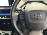 運転中、オーディオの操作をしてて、ハッとしたことはありませんか?ステアリングスイッチは、運転中でもハンドルでオーディオの操作が可能です。安全なドライブをサポートします。