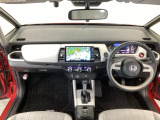 【前方視界】開放的な前方視界!運転がしやすく疲れにくいです♪窓が大きく、見通しがとっても良いおクルマですよ♪