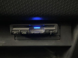 【ETC】有料道路を利用する際に料金所で停止することなく通過できる、ETC車載器(ノンストップ自動料金収受システム機器)が装備されています。セットアップを行うことで利用可能になります。