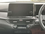 運転席から各種ボタンの操作がしやすいように設計されたデザイン。