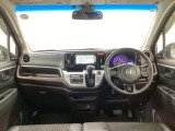 【前方視界】開放的な前方視界!運転がしやすく疲れにくいです♪窓が大きく、見通しがとっても良いおクルマですよ♪