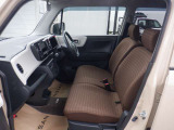 清潔で広々した座席です!是非、現車を見て体感してみてください。