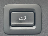 【パワーバックドア】スマートキーや運転席のボタンを押すだけでリアゲートが自動で開閉します!荷物を持っている時や、高い位置にあるバックドアを閉める際に便利な機能です♪