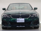 【キドニーグリル】BMWの代名詞。一目見ただけでBMWであると認識できる確固たるアイコンとして存在感を放ちます。