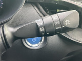 操作しやすい位置に配置されたレバーで、スムーズな運転操作が可能。安全確認をサポートします。