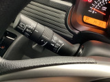 フロントワイパーは車速連動バリアブル間欠式、リアワイパーは間欠式