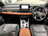 アウトランダー PHEV 2.4 P 4WD 本革シート