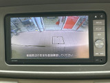 狭い場所での運転も安心。バックモニターで後方を確認できるので、安全に駐車できます。運転に自信がない方にもおすすめです。