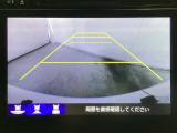 バックでの車庫入れも安心です! リアカメラが付いているバックモニター付のナビを装備しております。操作線もついており距離感も画面から確認できます。