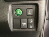 Hondaセンシング用の、VSA(ABS+TCS+横滑り抑制)解除と路外逸脱抑制機能のオンオフスイッチなどはハンドルの右側に装備しています。燃費に役立つECONボタンもここです。