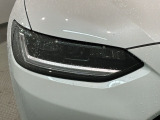 LEDヘッドライトは、点灯の瞬間から最大光量を発揮し、突然暗くなるトンネルなどでの安定感を高めます。