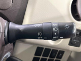 【オートライト】周りの明るさに応じて自動でヘッドライトの点灯・消灯ができる機能です!ライトの付け忘れ・消し忘れなどが無くなり、雨の日や夕方の走行も安心!トンネル通過時も便利ですね♪