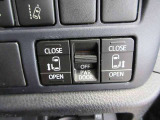 運転席からインパネ部のスイッチを押すだけで、両側スライドドアが自動で開閉します。
