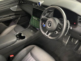 握るものを『興奮』へと導くステアリング。レースで培ったハイパフォーマンスなドライビングを体験。