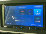 多彩なメディアに対応し、車内時間をより楽しく演出。CD、SDカード、Bluetoothなど、お好みの音楽を存分にお楽しみいただけます。