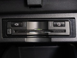 コンソール内一体型のビルトインETC装備!見た目の部分も良いですが、ETCカードの盗難防止になる設置箇所です!料金所の渋滞回避!時間帯・日によって料金の軽減を受けられます!ストレス知らずのドライブ!