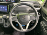 インテリアに合わせたデザインのステアリングは、運転される方のことも考え、運転しやすい形状、大きさです。是非一度、実際に触ってお確かめください。