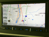 詳細な地図情報で、スムーズな目的地への到着をサポート。運転に慣れない道でも安心ですね。目的地設定も簡単で、快適なドライブを。