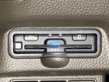ハンドルの左側にETCがついています。高速道路の料金所の通過も楽々です。カードの取り出しもしやすい場所についています。
