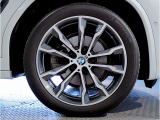 BMW純正アルミホイールです。納車時にはアルミホイールコーティングも承っております!是非ご検討下さいませ。