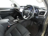 シンプルで使いやすいデザインの運転席です。