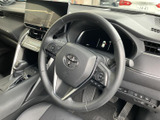 握りやすい形状で、快適な運転操作をサポート。オーディオやハンズフリー通話など、便利な機能もスイッチ操作で簡単に操作できます。