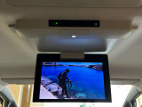 【純正フリップダウンモニター】付き☆後部座席に座りながら大画面でTVやDVDをお楽しみいただけます♪