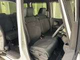 乗降がしやすい運転席。高さが調節できて小柄な方でも運転しやすいポジションをとることができます。