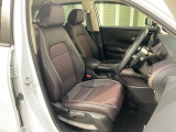 乗降がしやすい運転席。高さが調節できて小柄な方でも運転しやすいポジションをとることができます。