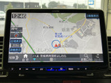 見やすい地図画面で、目的地へのナビゲーションをサポートします。スムーズな道案内で、快適なドライブを実現します。運転に集中できる環境です。