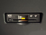 ETCカードを挿入することで高速道路を利用する際の支払いがキャッシュレスになったり、ETCスマートインターチェンジが利用できたり、とても便利なアイテムです!保証は修理保証のみとなります。