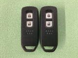 スマートキーを装備しています。鍵を差し込むことなくドアロックの開け閉めと、スタートボタン操作でのエンジンスタートができます。スペアキーも同じものを用意しております。