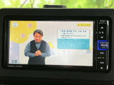 鮮明な地図表示で、目的地までスムーズに案内してくれます。渋滞情報なども確認でき、快適なドライブをサポートします。