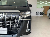 三眼LEDヘッドライト&シーケンシャルウィンカー(流れるウィンカー)&AHS(アダプティブ・ハイビーム・システム)・LEDフォグランプ付き!!