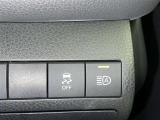 オートマチックハイビームとは、先行車や対向車のライトを認識し、ハイビームとロービームを自動で切り替える機能です。夜道の視界を確保します。詳細は販売店スタッフまでおたずねください。