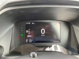 車両情報を的確に伝える先進的なディスプレイを、メーターの中央部に搭載