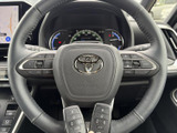 握りやすい形状のステアリングは、運転操作をスムーズにします。快適なドライビングをサポートする設計です。
