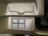 VSA装備車です。VSAはドライバーの操作と車の動きを見守っています。もし車の挙動が乱れたとき、4輪別々にブレーキをかけたり、エンジンパワーをしぼることによって車を安定させます。