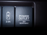 アクセサリーソケット機能付きです。消費電力120W(10A)以下のアクセサリーに、直流12Vの電源を供給します。