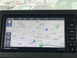 鮮明な地図表示で、目的地へのナビゲーションをスムーズに。渋滞情報もリアルタイムで確認でき、最適なルートを提案してくれます。