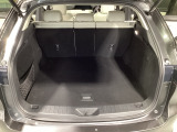 荷室容量も実用面では十分な水準にあり、日常の買い物からご家族での移動、旅行まで幅広く対応できます!特別に広いわけではありませんが、「不足を感じにくい」、バランスが取られているのが特長!