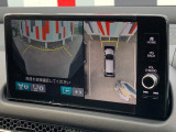 ■マルチビューカメラシステム■車両の前後と左右のドアミラーに計4台のカメラを搭載!上空から見下ろしたような視界などの数種類のビューをご用意し、ドライバーの死角を減らして運転負荷を軽減いたします