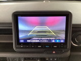 【バックカメラ】運転が苦手な方も車庫入れラクラクです!ギアをリバースに入れれば自動的に切り換わりますので、面倒な操作は不要です♪狭い駐車場もお車を傷つけず安心ですね!