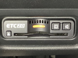 ハンドルの右下にETC2.0がついています。高速道路の料金所の通過も楽々です!。カードの取り出しもしやすい場所についています。