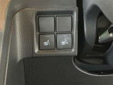 【シートヒーター】シートを温めることによって快適に乗車することが出来ます 冬の寒い時期や、女性の方には魅力のシートヒーターがついています